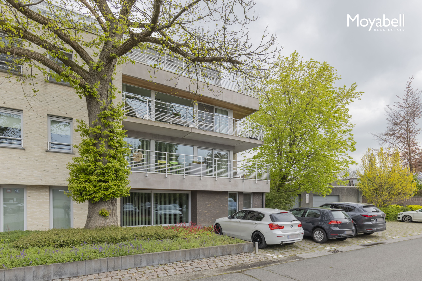 Modern en ruim hoekappartement in het centrum van Wetteren