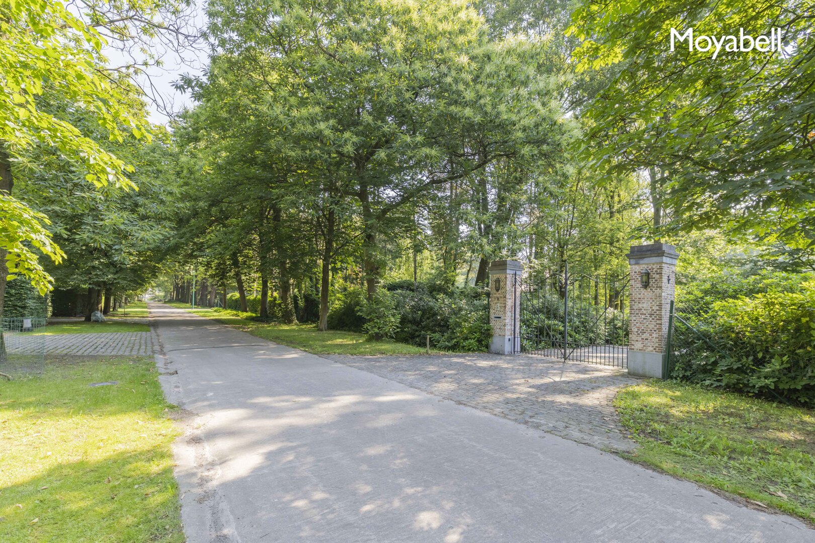 Idyllisch gelegen landhuis op een domein van 15.000 m2. Scheutbos, Lembeke.