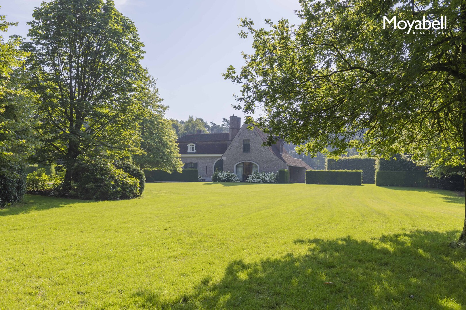 Idyllisch gelegen landhuis op een domein van 15.000 m2. Scheutbos, Lembeke.